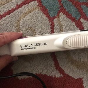 vidal sassoon | Accessories | Vidal Sassoon Answers Straightening Iron |  Poshmark